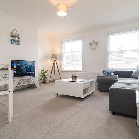 Light And Airy 1 Bedroom Flat 700M From The Beach Борнмут Экстерьер фото