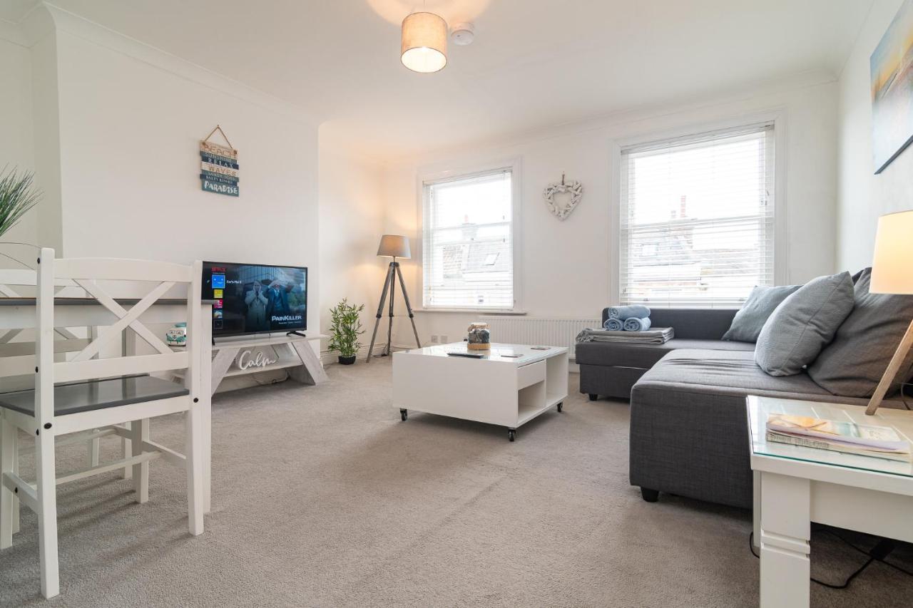 Light And Airy 1 Bedroom Flat 700M From The Beach Борнмут Экстерьер фото