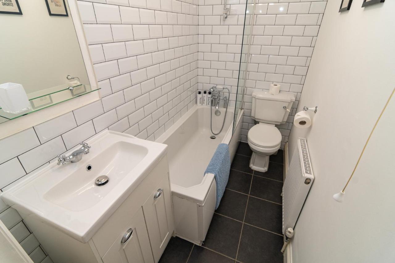 Light And Airy 1 Bedroom Flat 700M From The Beach Борнмут Экстерьер фото